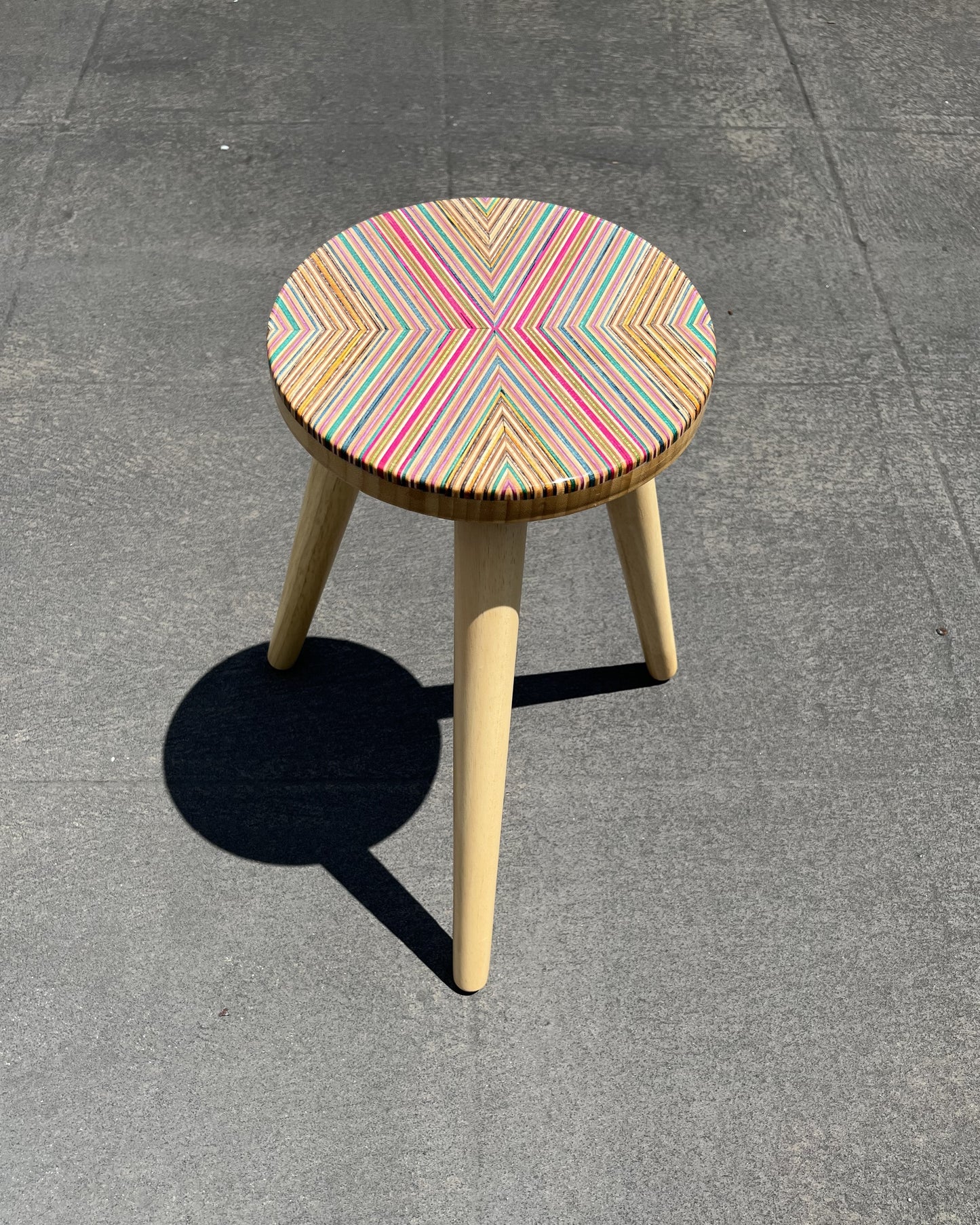 X radial lines stool