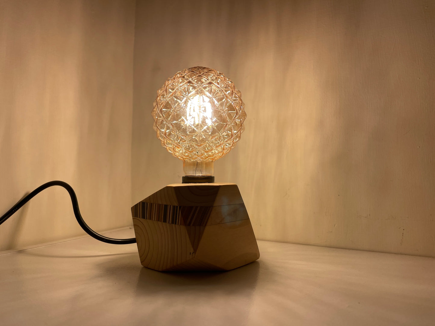 Geometric bulb lamp holder幾何復古燈泡式桌燈