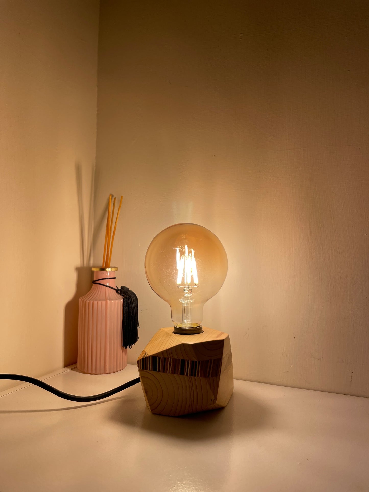 Geometric bulb lamp holder幾何復古燈泡式桌燈