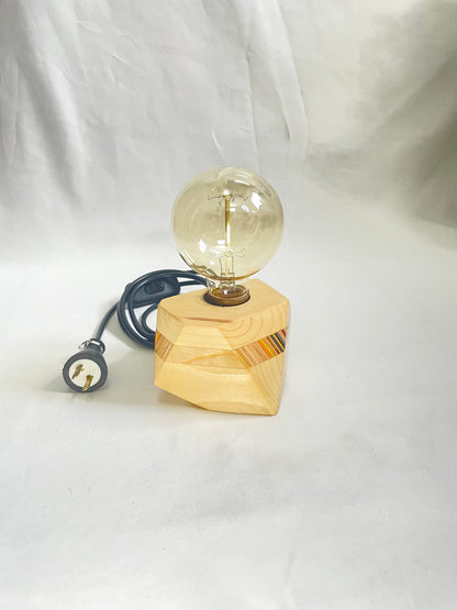 Geometric bulb lamp holder幾何復古燈泡式桌燈