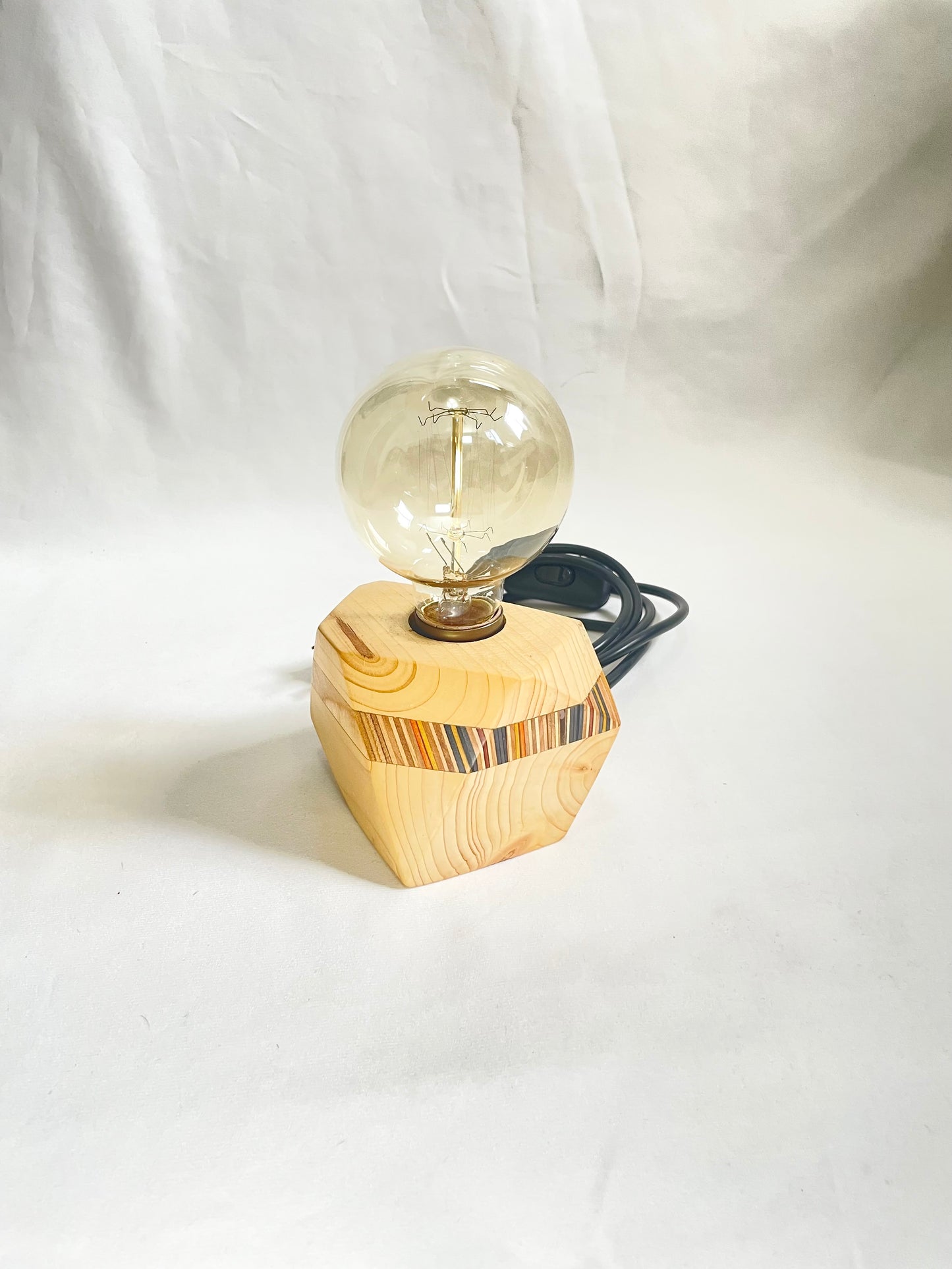 Geometric bulb lamp holder幾何復古燈泡式桌燈