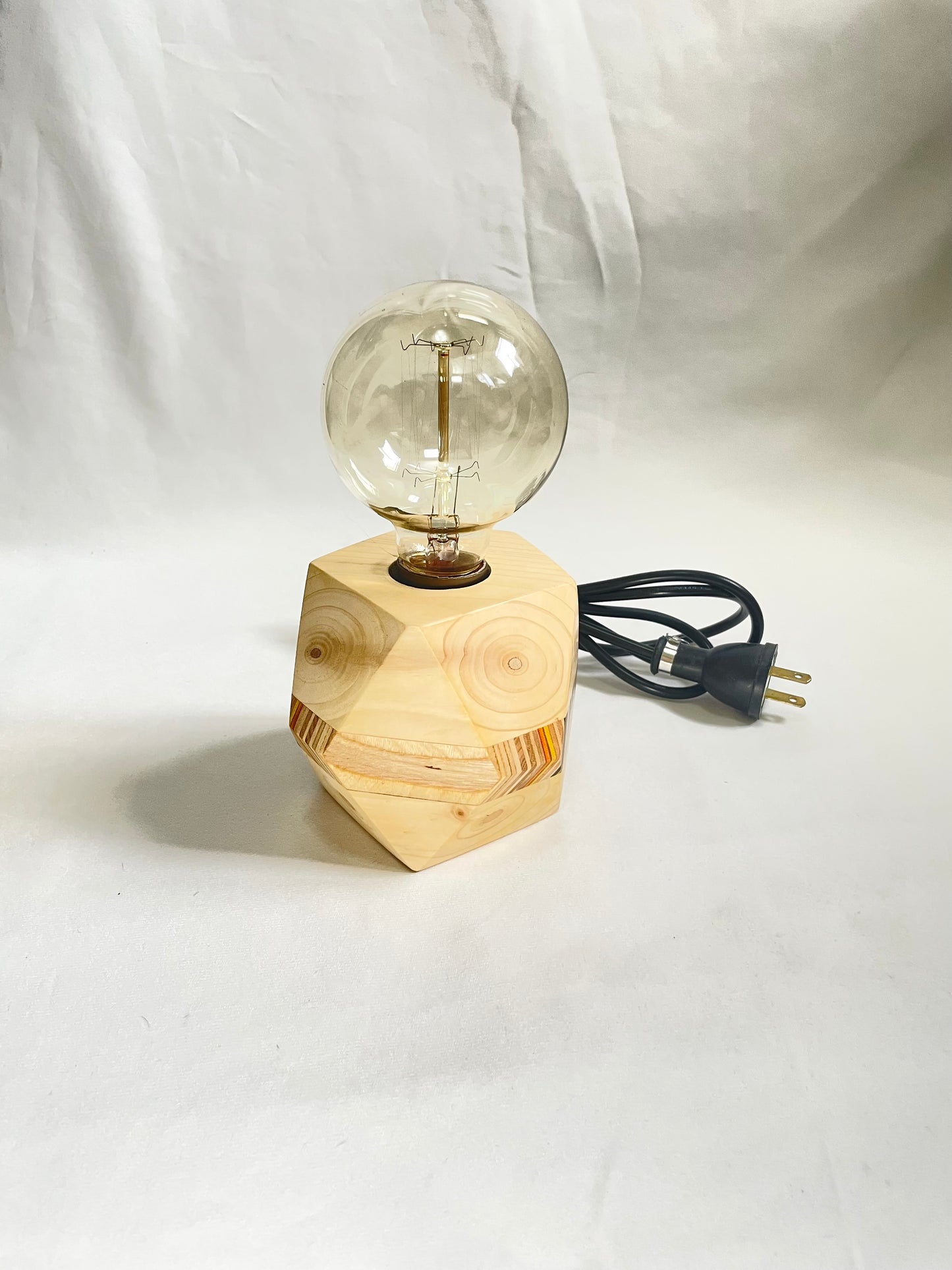 Geometric bulb lamp holder幾何復古燈泡式桌燈